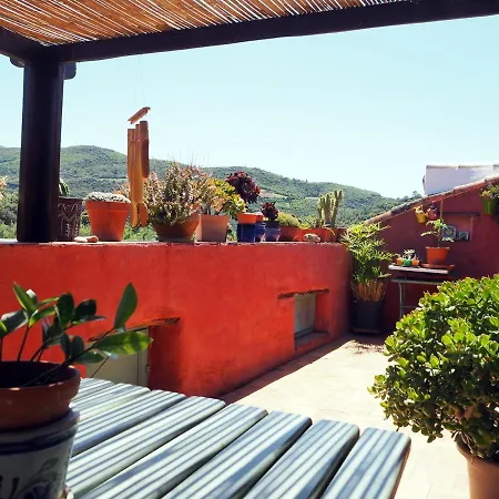 D'hotes Le Rougeyras Bed & Breakfast *