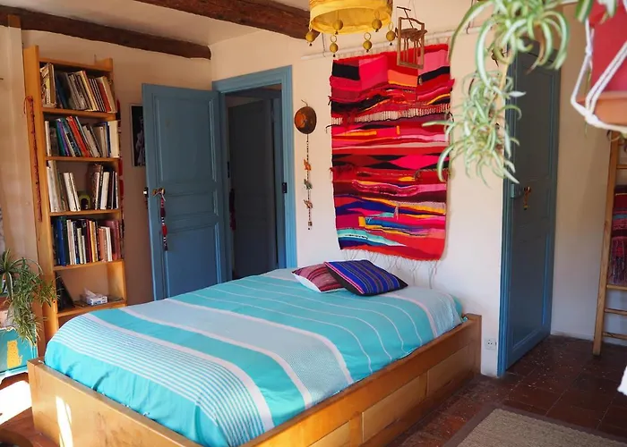 D'hotes Le Rougeyras Bed & Breakfast